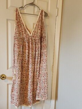Floral V-Neck Chemise Nightdress in White with Red Floral